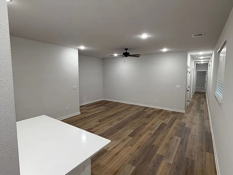 513 W Dallas St — Photo 14