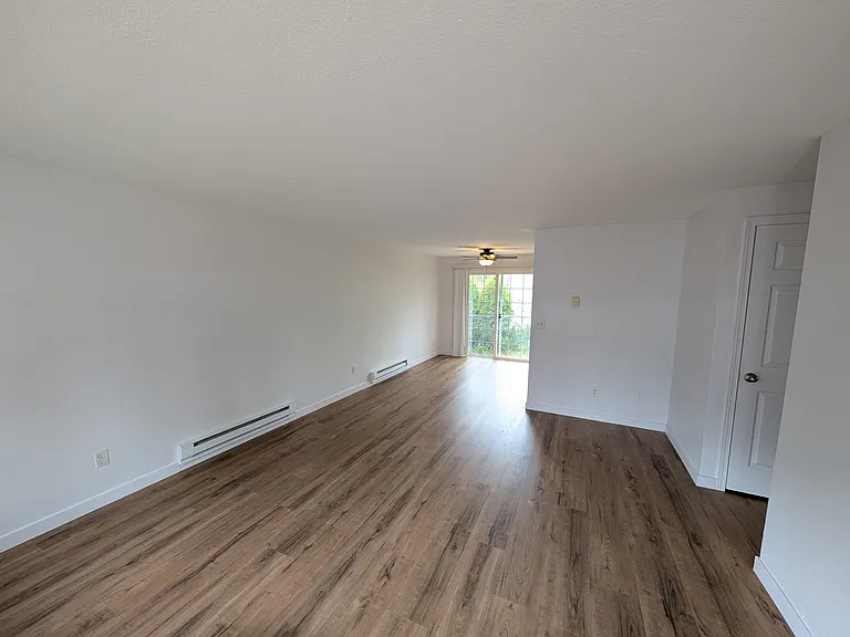 SE Courtney Ave — Photo 2