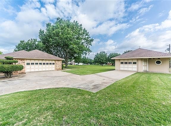5th image of 131 White Oak Dr