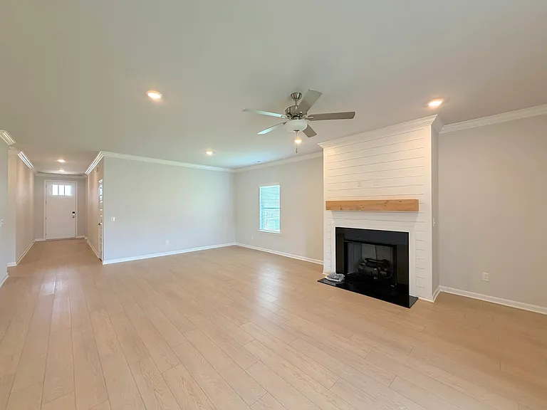 121 Clift Creek Dr — Photo 6