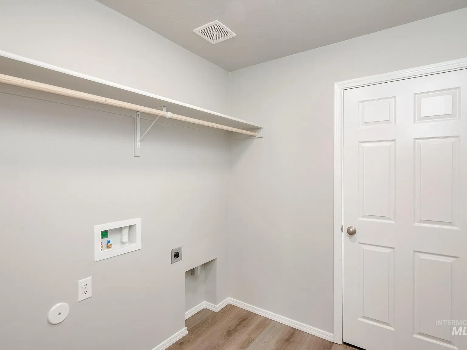 4 bed, 2100 sqft, $2,800 — Photo 2