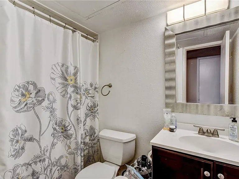 2200 San Gabriel St — Photo 10