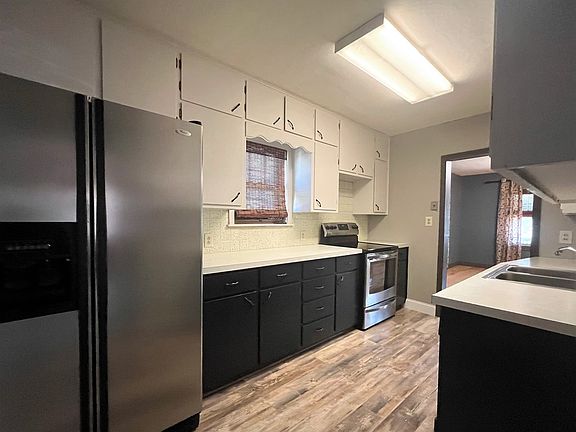 4th image of 900 Sheridan St