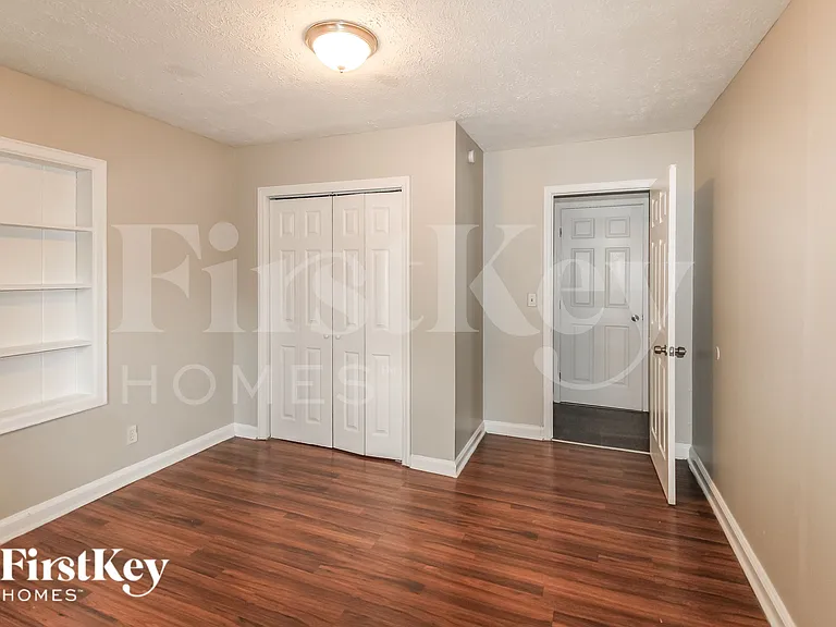 1823 Lee St — Photo 12