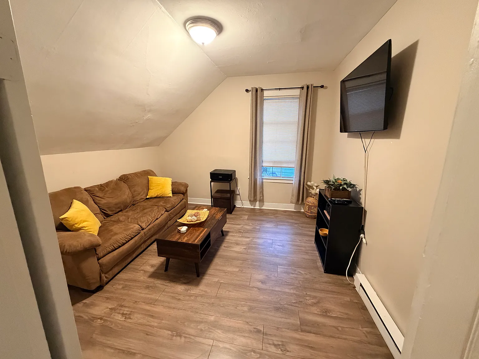 1 bed, 650 sqft, $1,550 — Photo 2