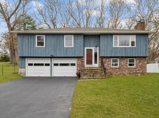 35 Robin Hollow Ln, Westerly, RI 02891