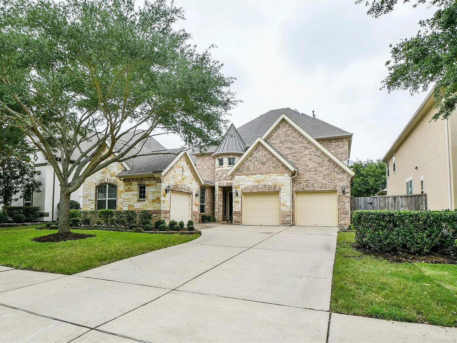 4 bed, 3.5 bath, 4401 sqft, $5,600 — Photo 3