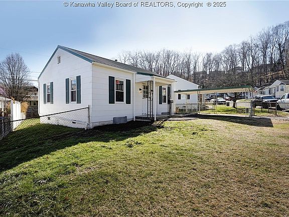 3rd image of 1006 Cove Way