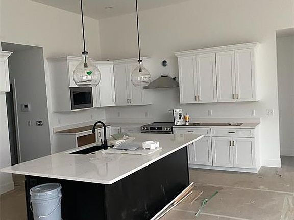 5th image of 798 Canary Dr