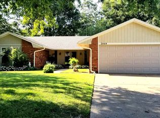 2049 Wagon Trl, Enid, OK 73703
