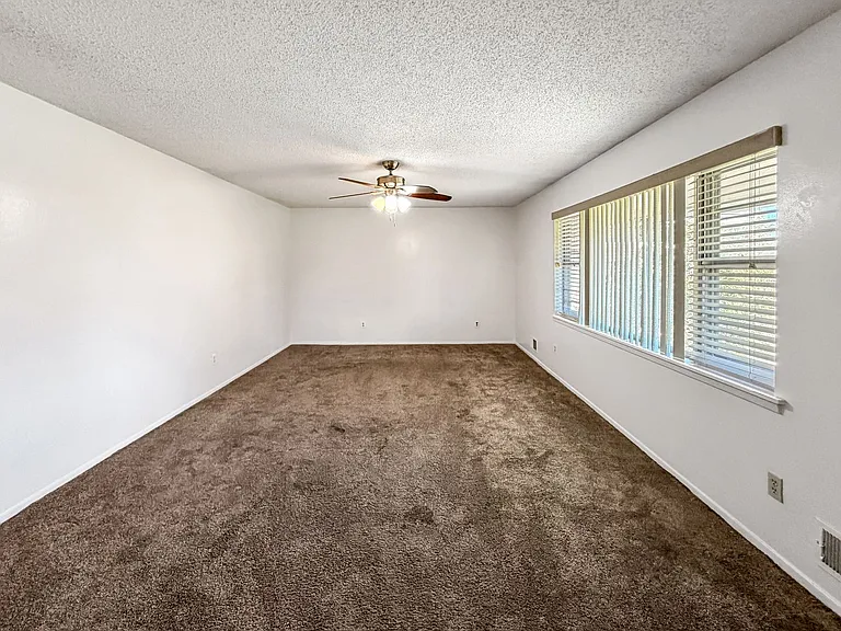 805 W Gore Ave — Photo 2