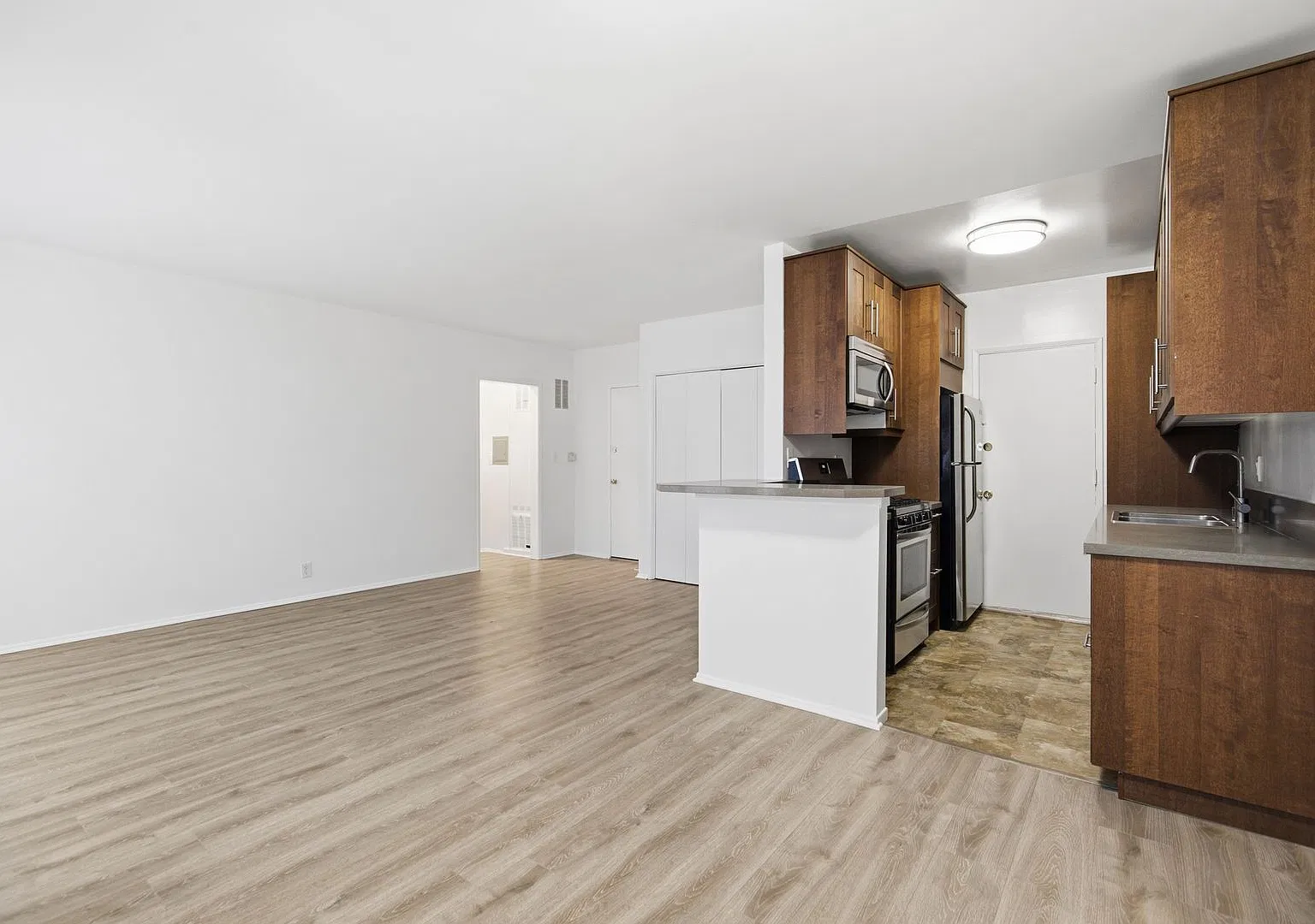 1812 Westholme Avenue — Photo 4