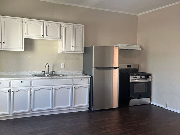 3rd image of 1018 W 57th St APT 01
