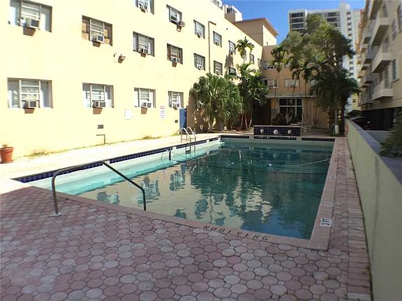 3rd image of 2618 Collins Ave APT 222
