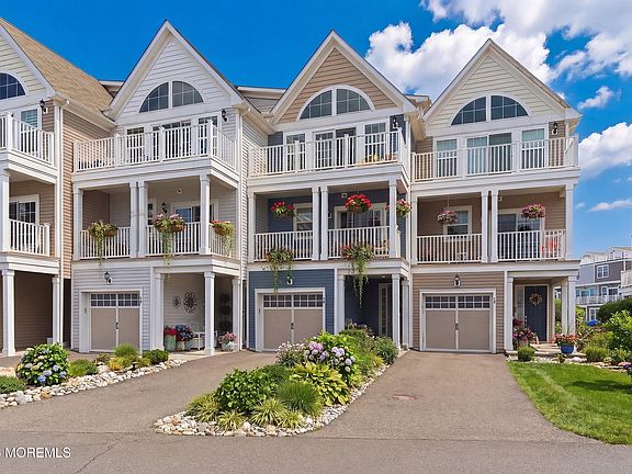 3rd image of 14 Lighthouse Pt Road #604