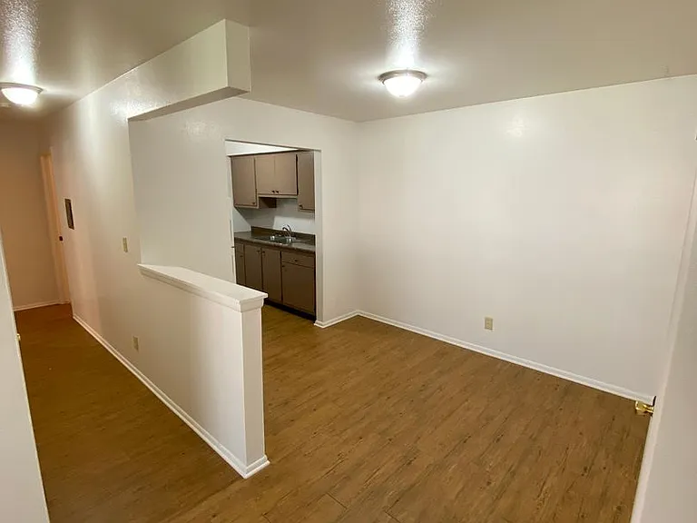2400 Northwestern Ave — Photo 14