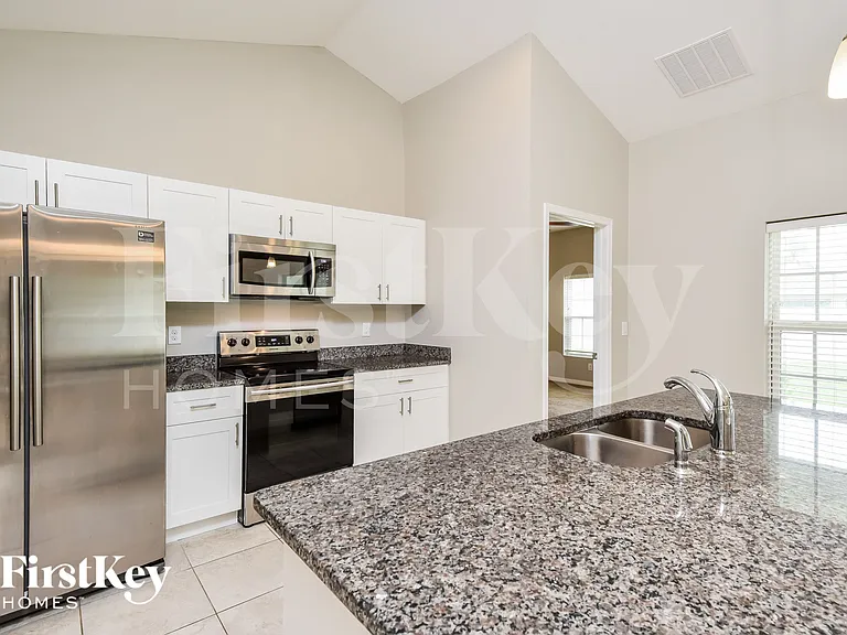 2466 Altoona Ave — Photo 7
