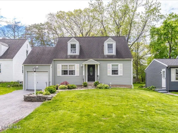 2032 Coolidge Place, Niskayuna, NY 12309