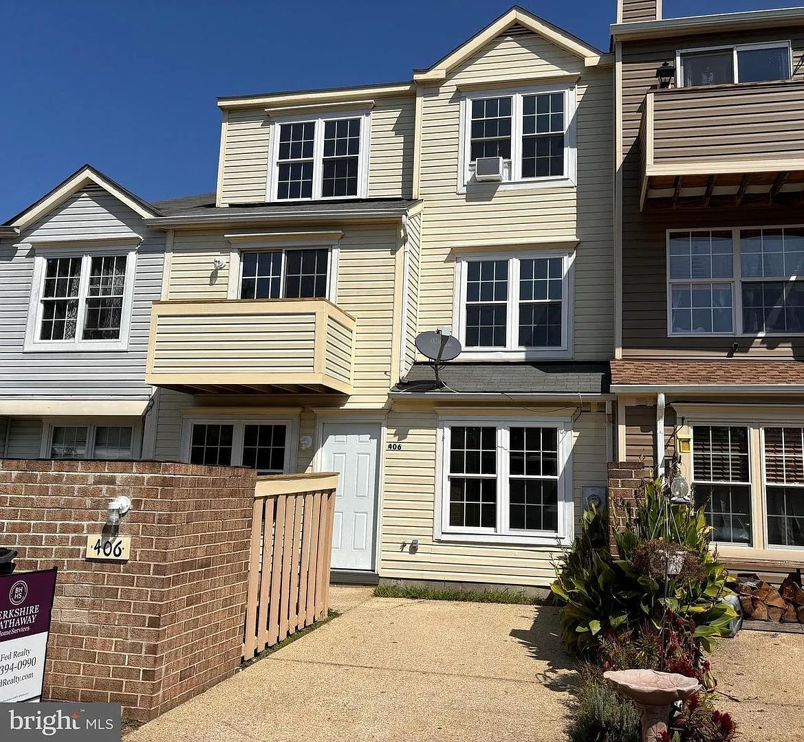 3 bed, 3.0 bath, 1608 sqft, $2,300 — Photo 1