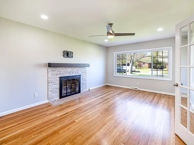 614 Portland Dr — Photo 3