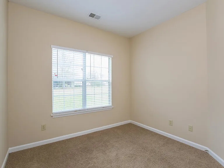 495 Anna Ave — Photo 12