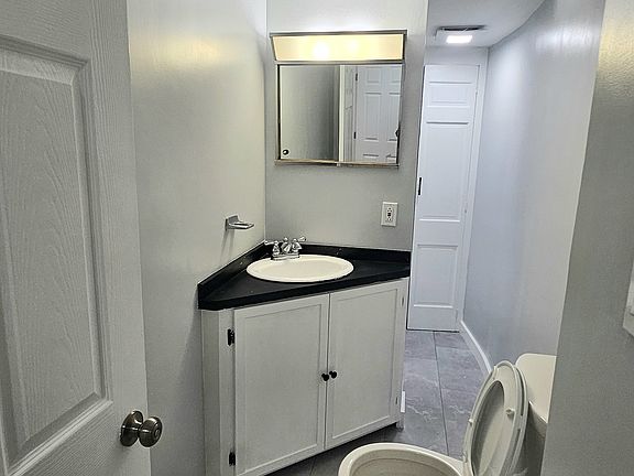 5th image of 7 Florence Ave #2