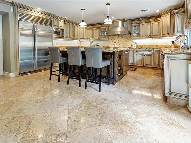 4751 Topeka Dr — Photo 15