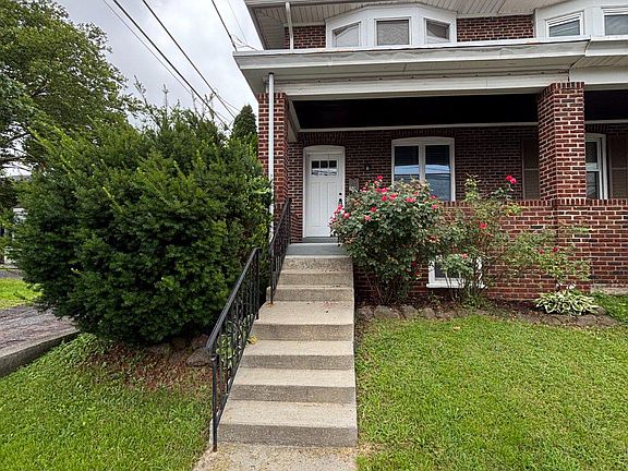 3rd image of 70 S Mount Vernon St