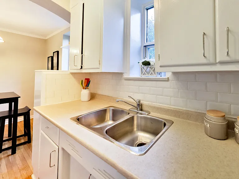 14 Chatsworth Dr #410 — Photo 24