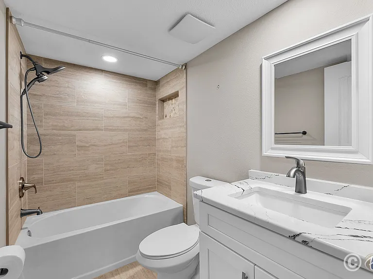 821 Bahia Del Sol Dr #B — Photo 15
