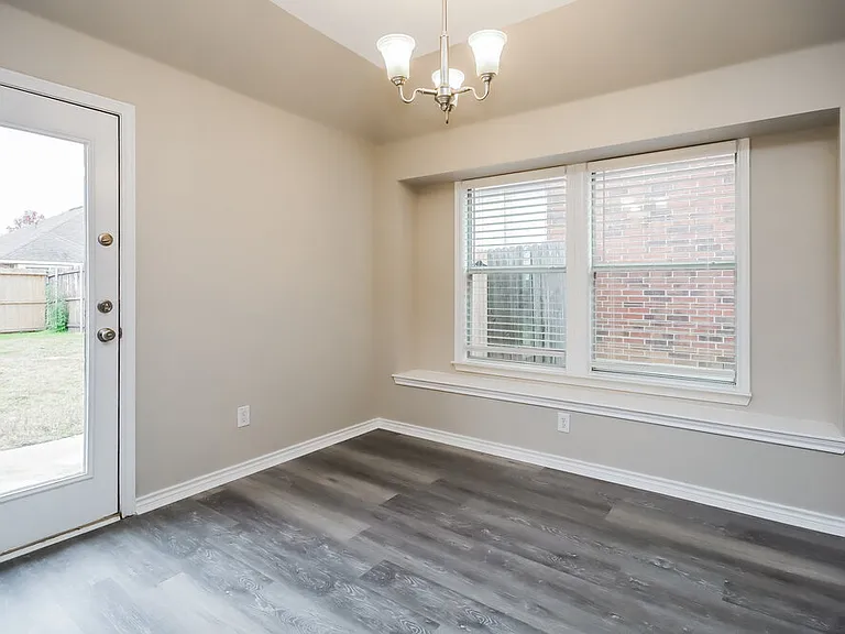 1420 Castlegar Ln — Photo 6