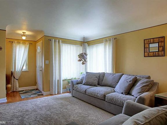 5th image of 15930 Canberra St