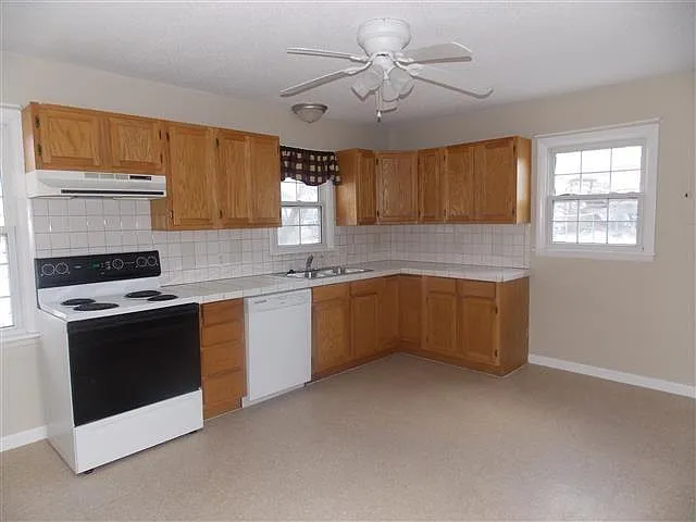 2 bed, 999 sqft, $1,100 — Photo 3