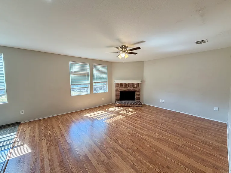 2732 Ingram Cir — Photo 8