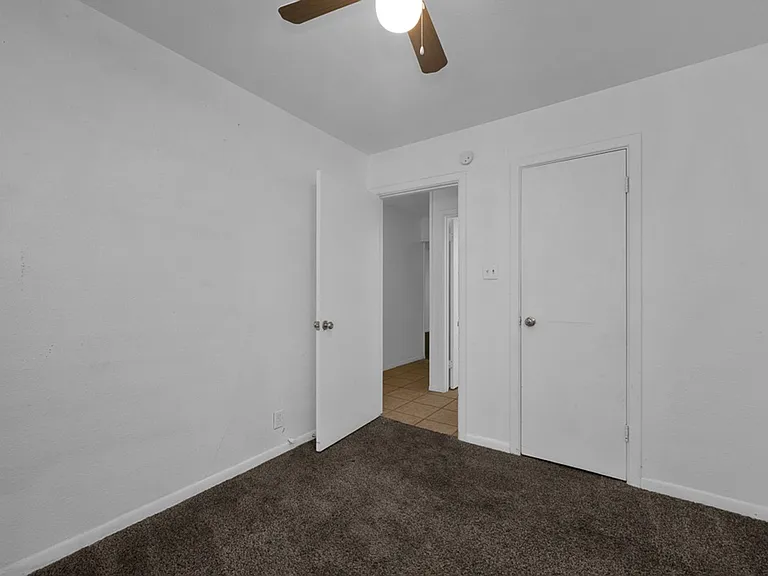 900 S Houston St — Photo 8