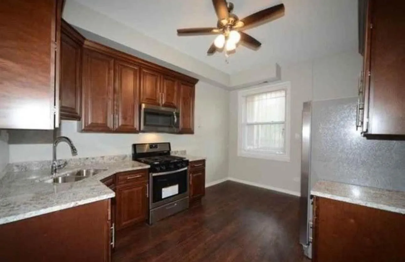 4 bed, 1.5 bath, 1500 sqft, $2,000 — Photo 3
