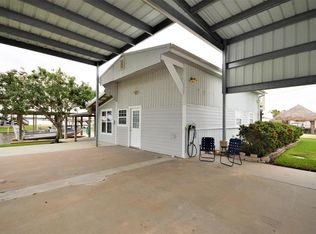 7013 Beau Rue St, Hitchcock, TX 77563