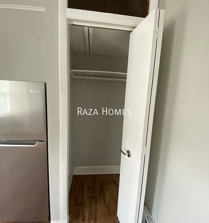2nd image of 4122 Ogden St #2F