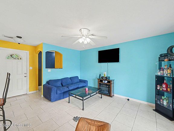 4th image of 4410 Swift Ave