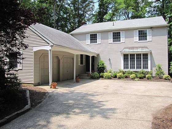 2nd image of 382 Tavistock Dr