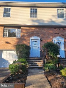 6 Catbird Ct, Lawrence Township, NJ, 08648