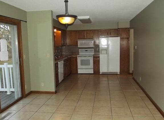 3rd image of 3658 Hadley Ct N