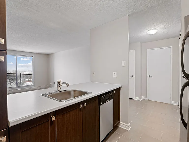 2470 Southvale Cres — Photo 58