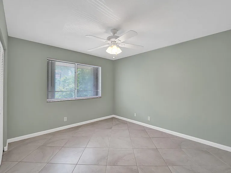 1250 Miami Rd #11 — Photo 29