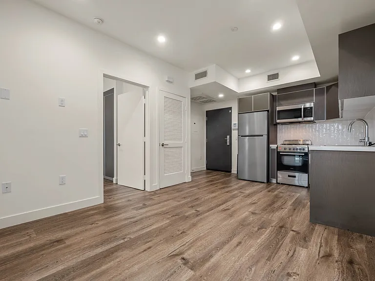 The Fairfax Flats — Photo 32