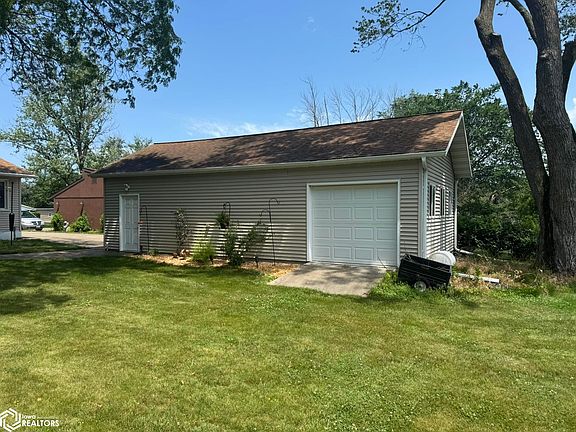 5th image of 546 Crestview Ave