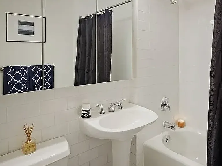 90 Washington St #7P — Photo 2
