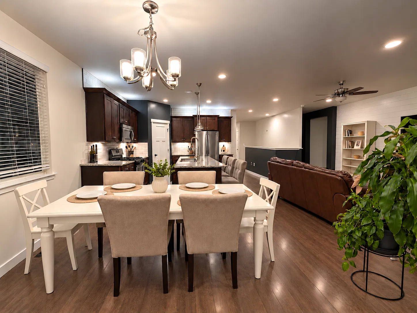 5 bed, 3400 sqft, $3,695 — Photo 2