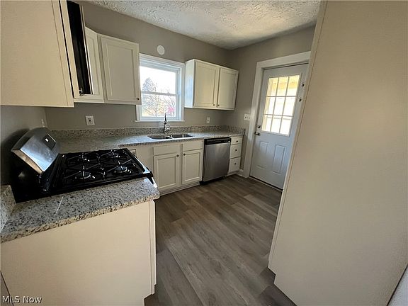 5th image of 10892 Main St
