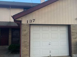 137 SW Oxford Pl, Lees Summit, MO 64063